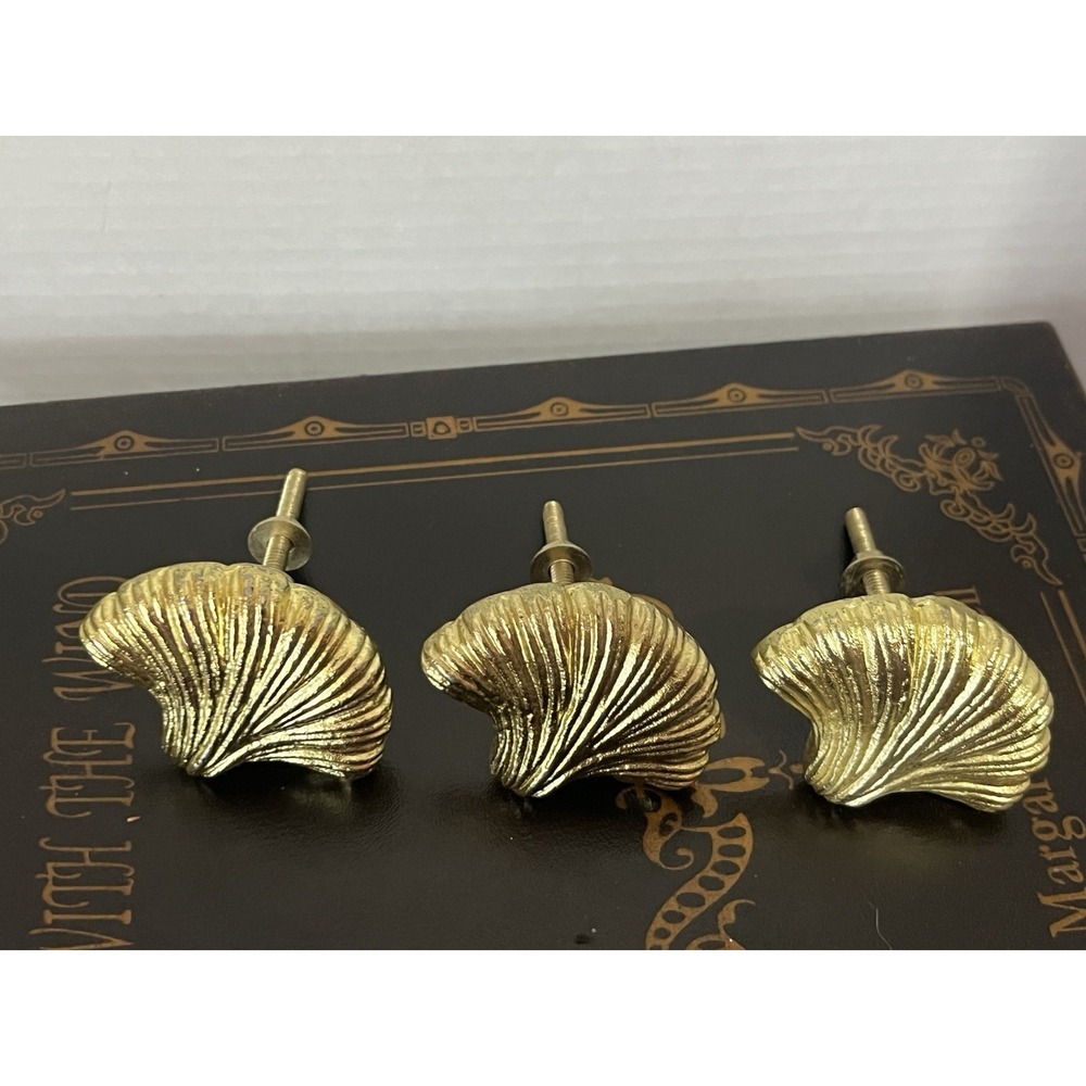 Set of 3‎ Leaf/Shell Cabinet Drawer Pulls Knob Handles Vtg Gold Color Heavy Duty - Picture 2 of 3